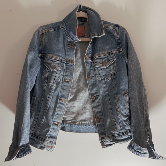 Woman’s denim Levi’s jacket